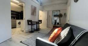 Nifty 2 bedroom flat in Goswell Rd